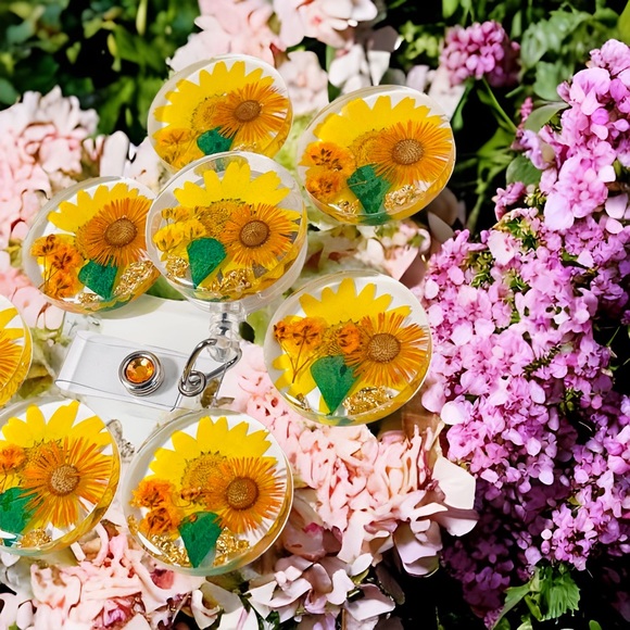 Badge holder for teachers and medical students. Hand-made with real flowers. - Picture 4 of 8